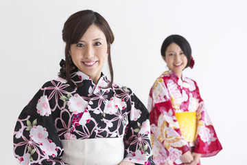 和装 浴衣姿の女性二人
