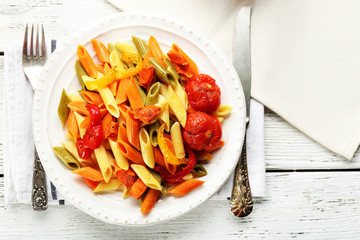 Pasta salad with pepper, carrot and tomatoes