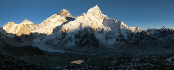 Evening panoramic view of Mount Everest from Kala Patthar