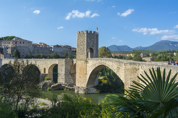Obraz premium Stone bridge over river