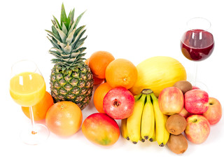 Obst und Südfrüchte mit Fruchtsäften