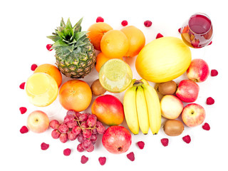 Obst und Südfrüchte mit Fruchtsäften