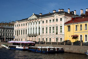 Neva river in Sant Petersburg © Polina Korchagina