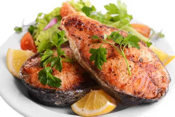 Photo sur Plexiglas Poisson Tasty baked fish on plate close-up