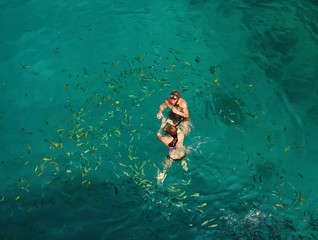 Grroup snorkeling b
