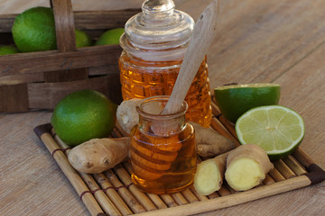Honig mit Limetten