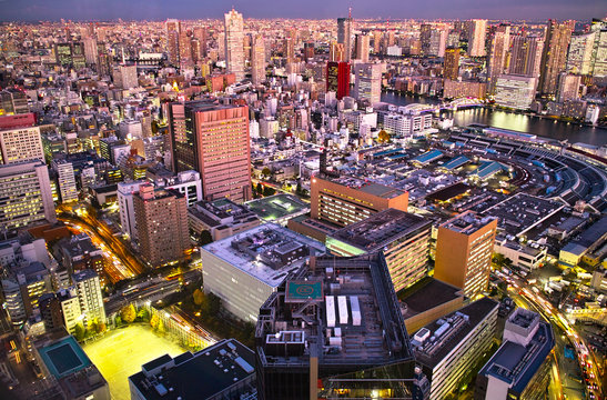 東京の築地地区の夕景
