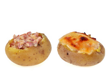 Pommes de terre farcies cuites et crues