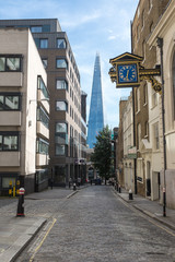 Obraz premium London - View towards The Shard skyscraper from St Mary At Hill