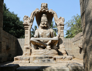Obraz premium Narasinha (avatar of vishnu) statue in Hampi