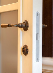 Obraz premium Knob white wooden door