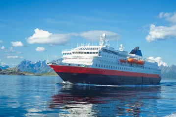 Abwaschbare Fototapete Skandinavien Passenger ship in Norway