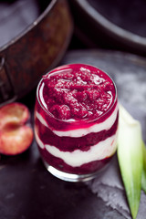 himmbeer smoothie mit pflaumen und joghurt 