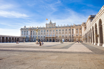 Obraz premium Royal palace with tourists on spring day in Madrid