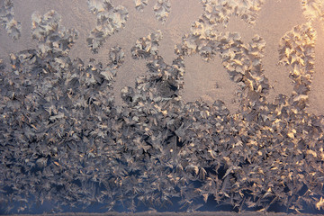 Морозный узор на окне