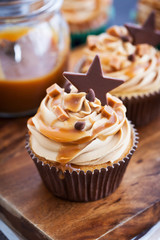 Cupcakes with cream cheese, caramel and chocolate