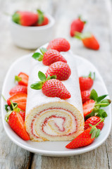 cake roll with strawberries and cream cheese