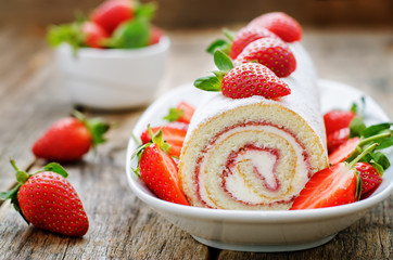 cake roll with strawberries and cream cheese