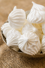 Vanilla meringue cookies