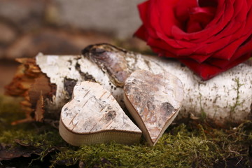 zwei herzen aus holz