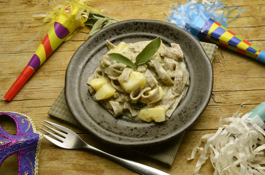 Pizzoccheri valtellinesi ピッツォッケリ Пиццокери بيزوكري