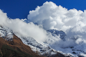 Fototapeta na wymiar Dramatic sea of clouds and peaks in Himalaya
