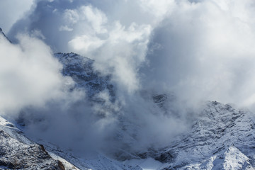 Fototapeta na wymiar Dramatic sea of clouds and peaks in Himalaya