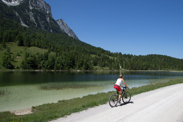 Fototapeta premium Mountainbiketour Wettersteinrunde