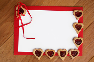 cartolina per San Valentino con biscotti a cuore