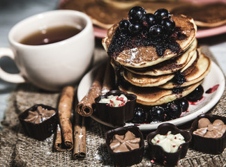 Picture of few pancakes with blackberries and sugar