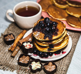 Picture of few pancakes with blackberries and sugar