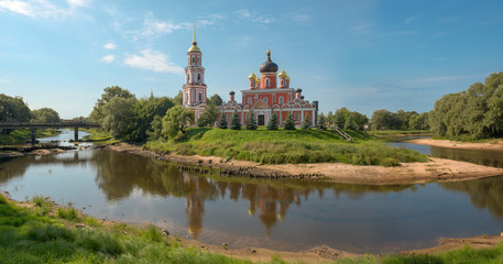 Fototapeta na wymiar Resurection Cathedral, Staraya Russa