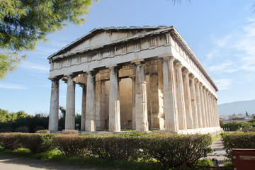 Fototapeta na wymiar Greek temple in Athens