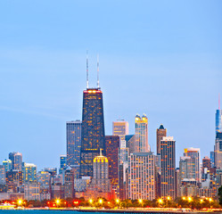 Chicagoskyline of downtown buildings at sunset - 77243973