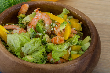 Salad with shrimps and avocado