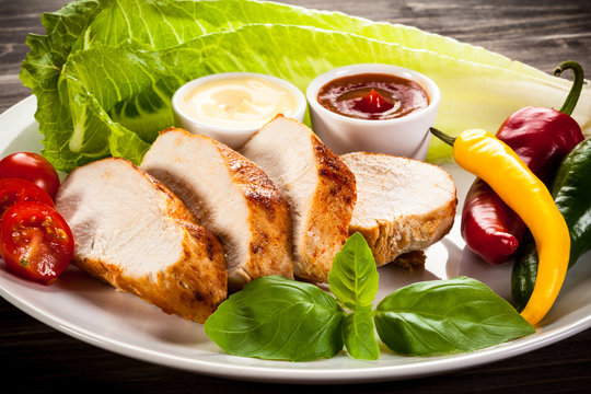 Roast chicken fillet and vegetables