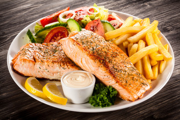 Fried salmon and vegetables