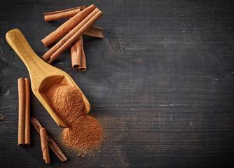 Cinnamon sticks and powder