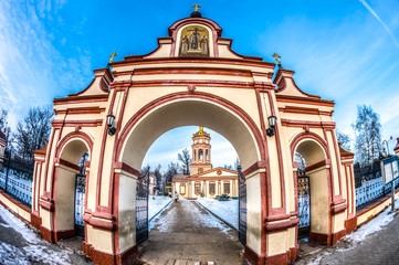 Obraz premium Храм Воздвижения Креста Господня в Алтуфьеве.