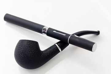 Smoking pipe and electronic cigarette