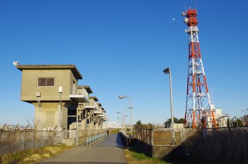 鉄塔と水門