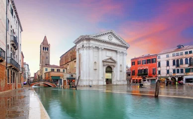 Fototapeten Church and Canal in Venice - Campo San Barnaba © TTstudio