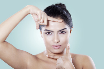 Naklejka premium Portrait of indian model with healthy skin