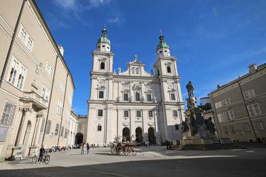 Salzburg - 021 - Dom - Domplatz