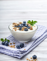 Heidelbeer Joghurt mit Müsli