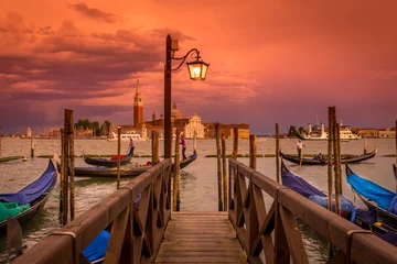 Tuinposter Zonsondergang op het San Marco-plein, Venetië. Italië © Ekaterina Belova