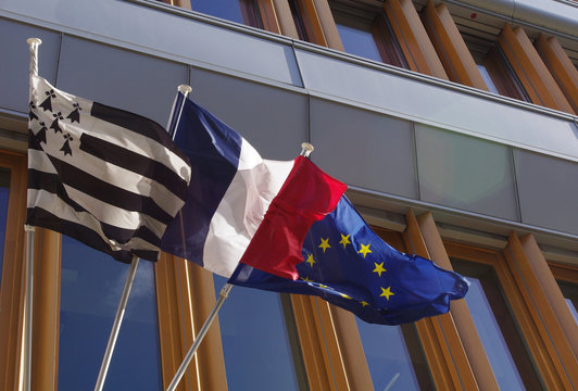 Les trois drapeaux