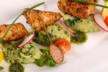 Fish in breadcrumbs with mashed potatoes