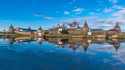 Obraz premium View of the Solovetsky Kremlin in the evening.