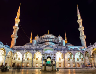 Fototapeta na wymiar Sultan Ahmet Mosque (Blue Mosque) in Istanbul - Turkey